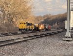 BNSF 7646 & CSX 7877 passing WAMX 6032 & 6033